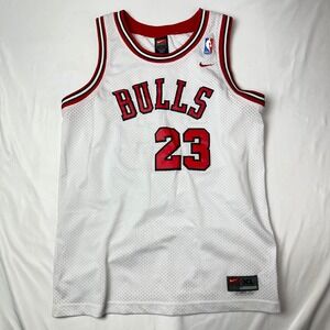 Nike Michael Jordan 23 Chicago Bulls White Basketball Jersey Mens XL Length 2